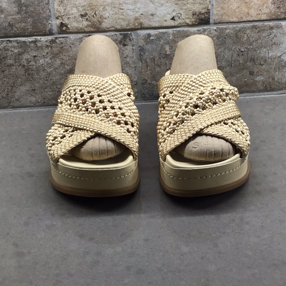 Dolce Vita woven sandals